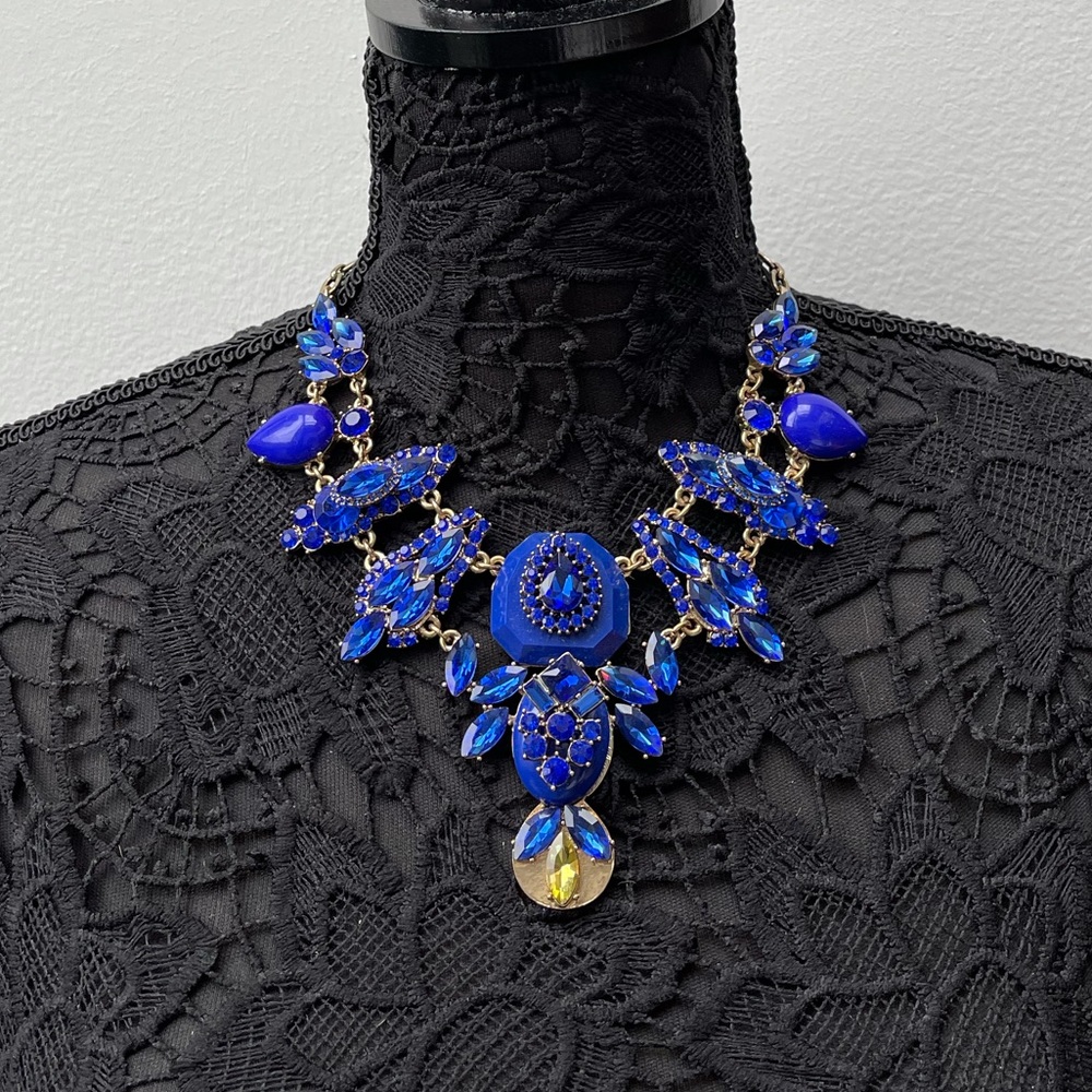 Natasha Couture gorgeous 3D navy blue floral statement necklace - Picture 2 of 4